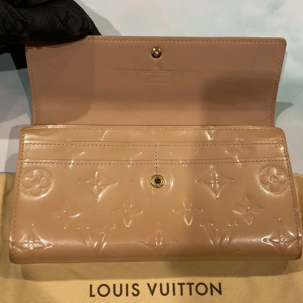 LOUIS VUITTON Monogram Vernis Sarah Bifold  Wallet - Picture 7 of 14